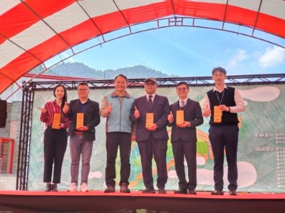 03林業保育署臺中分署於今（114）年植樹節時公開頒贈感謝獎牌，表彰參與認養造林之企業