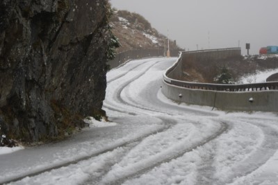 入冬寒流急凍  合歡山雪白世界