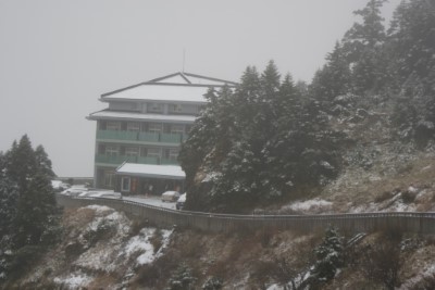 入冬寒流急凍  合歡山雪白世界