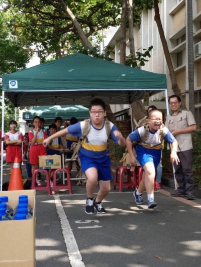 背負重裝體驗勤務的辛勞