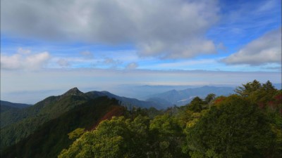 在秋意中遠眺鳶嘴山