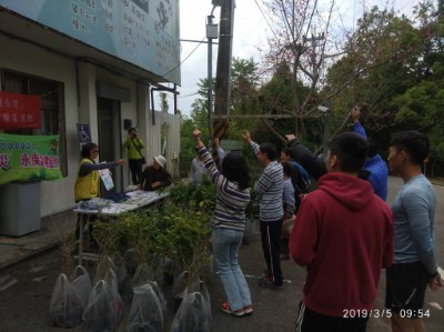 民眾踴躍參與贈苗及有獎徵答