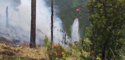 空勤灑水灌救