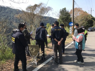 各單位聯合於大雪山林道加強宣導賞鳥注意事項及巡查違規情形