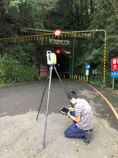 橫嶺山隧道口監測作業