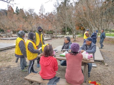 向遊客宣導食物不外露