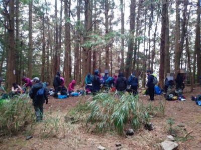 陸續返回營地之登山客