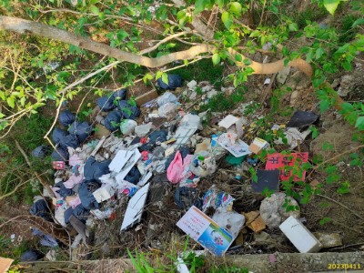 保安林地遭丟棄大量廢棄物