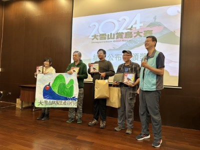 一般組冠軍的「大雪山林業生產合作社」隊