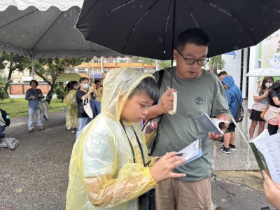 天雨但澆不熄參賽小朋友們的熱情