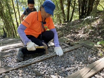 新型態步道志工維護步道