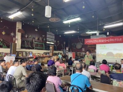 臺中分署委辦團隊向農友與社區代表介紹食蛇龜生態服務給付計畫