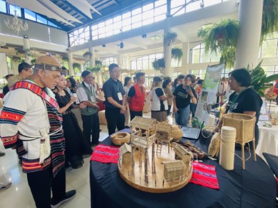 麻必浩部落發展協會林志英總幹事說明113年社區林業計畫成果