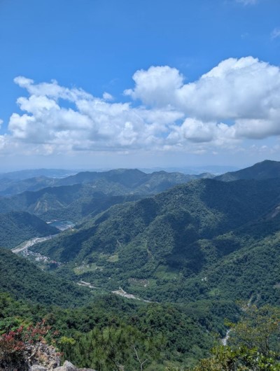 東卯山步道遠望山景