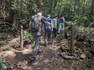 登山民眾通過人流計數器