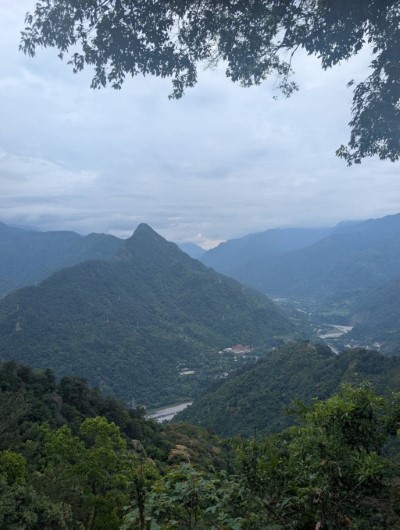 白毛山步道遠望東卯山