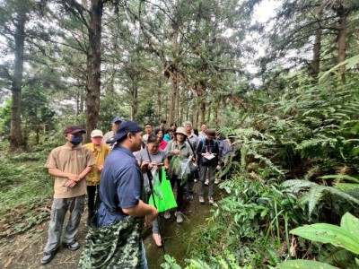 張藝翰博士以生態觀察方式進行解說