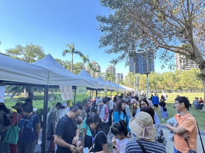 「2025里山生活市集」吸引民眾駐足選購，用「吃」的選擇實踐對土地的善意與健康永續的生活理念