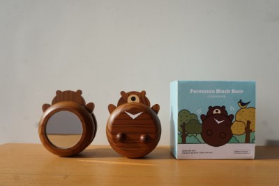 以熱改質相思樹製作臺灣黑熊搖搖鏡