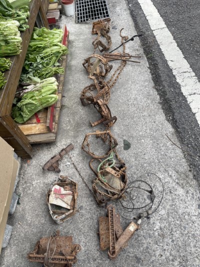 松鶴部落已有許多民眾響應「保育柑仔店」，攜帶家中舊獵具兌換改良式獵具，並獲得100元購物金兌換店內等值商品