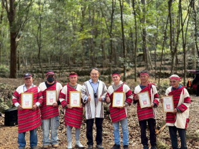 臺中分署張弘毅分署長頒發獵寮建置人員感謝狀