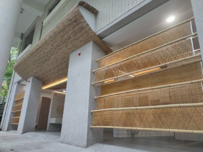 迎竹軒-遊客服務中心下方公廁，以新面貌呈現-竹編藝術入口意象