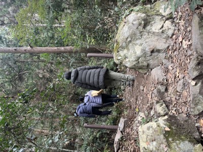 登山民眾通過人流計數器-2