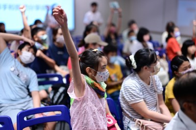 《那一天，我走進熊山》新書分享活動上，許多家長帶著孩子一起出席，熱情參與互動。