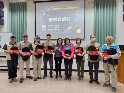 頒發優秀幹部獎項